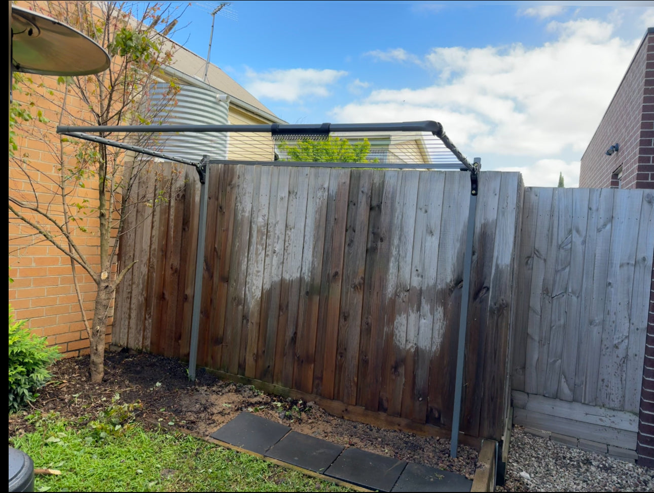 HILLS FOLD DOWN ! FULLY INSTALLED ! VERY POPULAR !